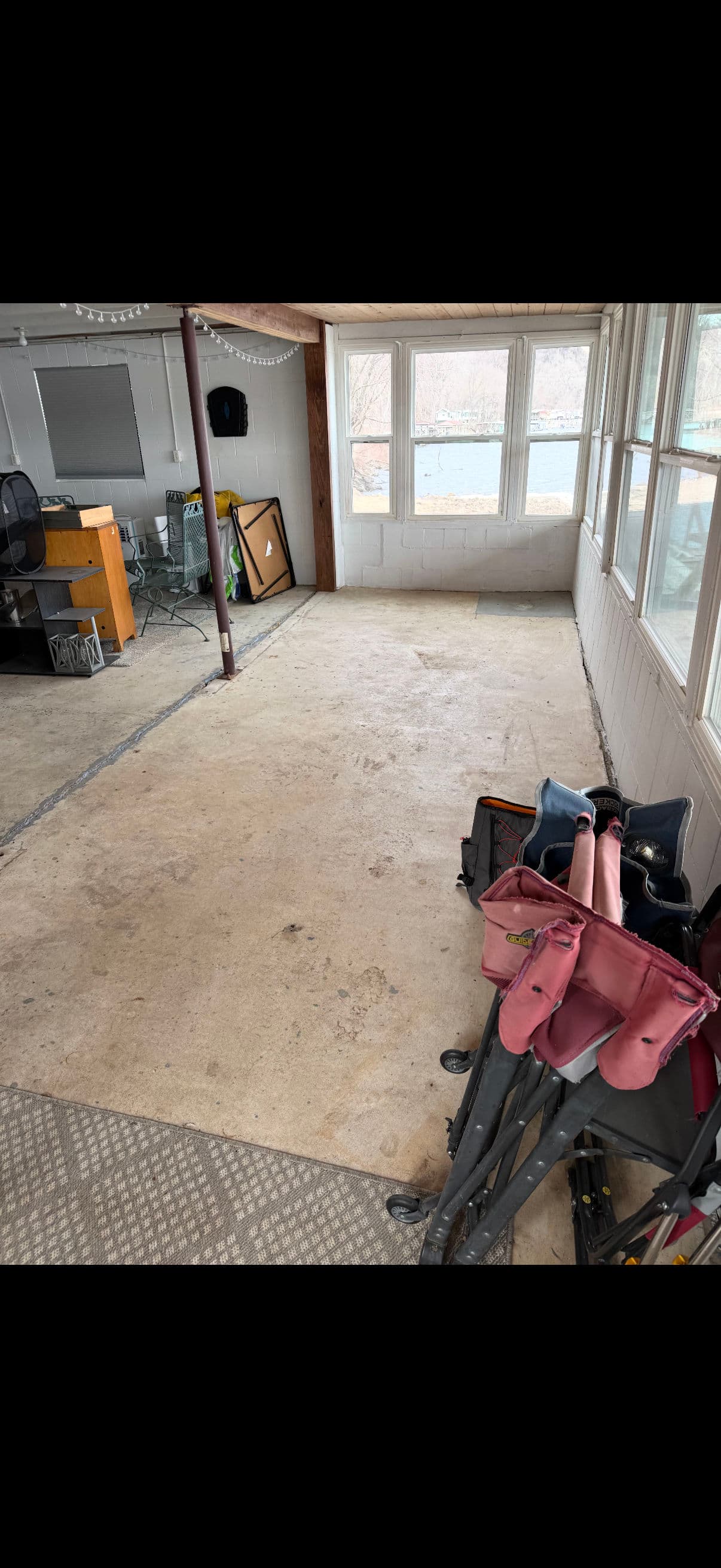 Gallery photos for Carbon Flake Epoxy Floor System Installed at a Lakeside Cabin: Image #8