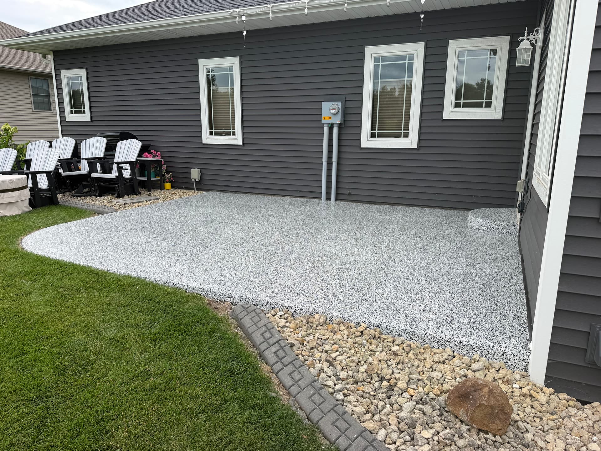 Gallery photos for 3-Stall Garage and Patio Get a Full Flake Floor Upgrade: Image #4