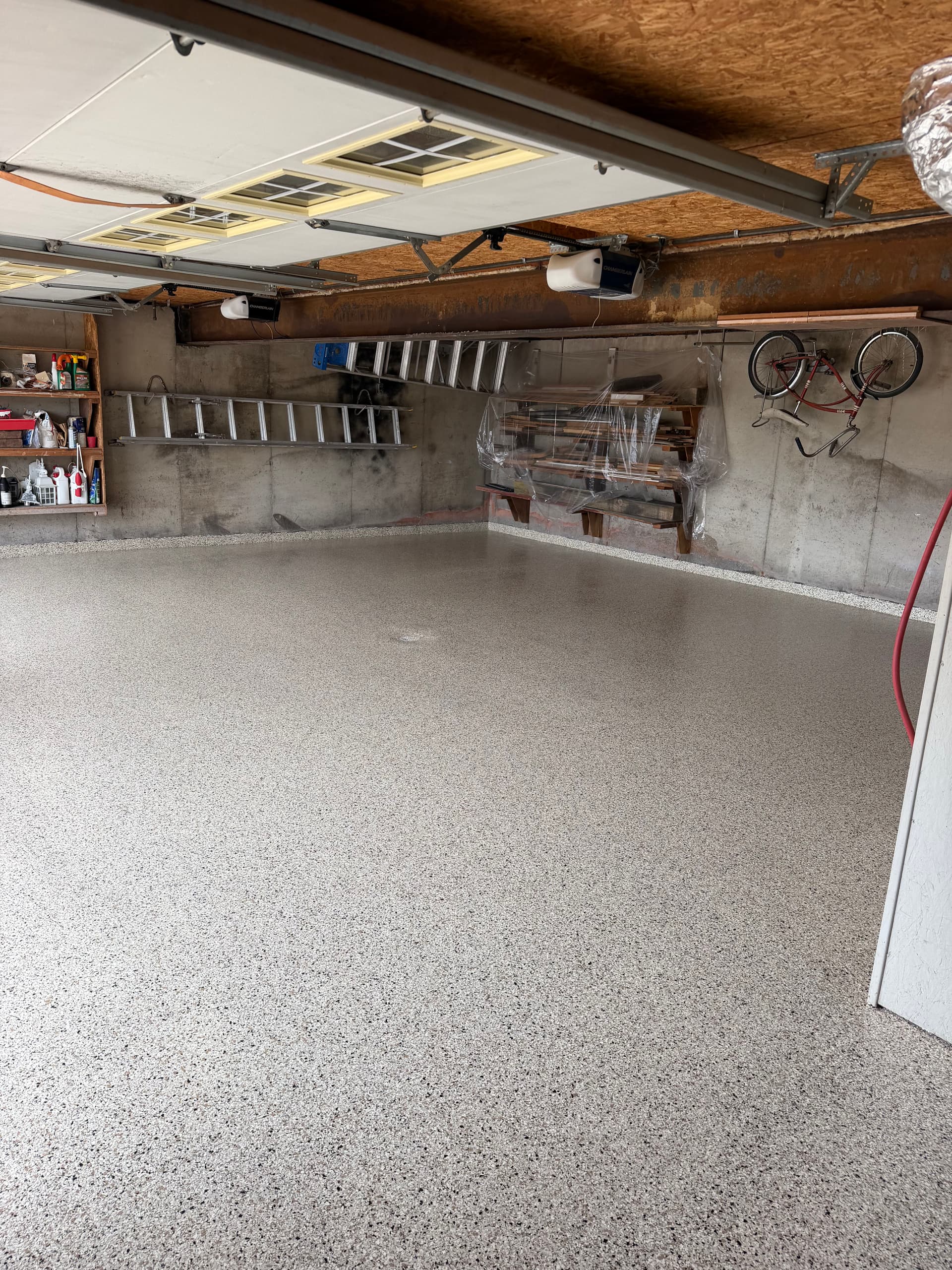 2-Stall Garage Gets the Shoreline Flake System Treatment image