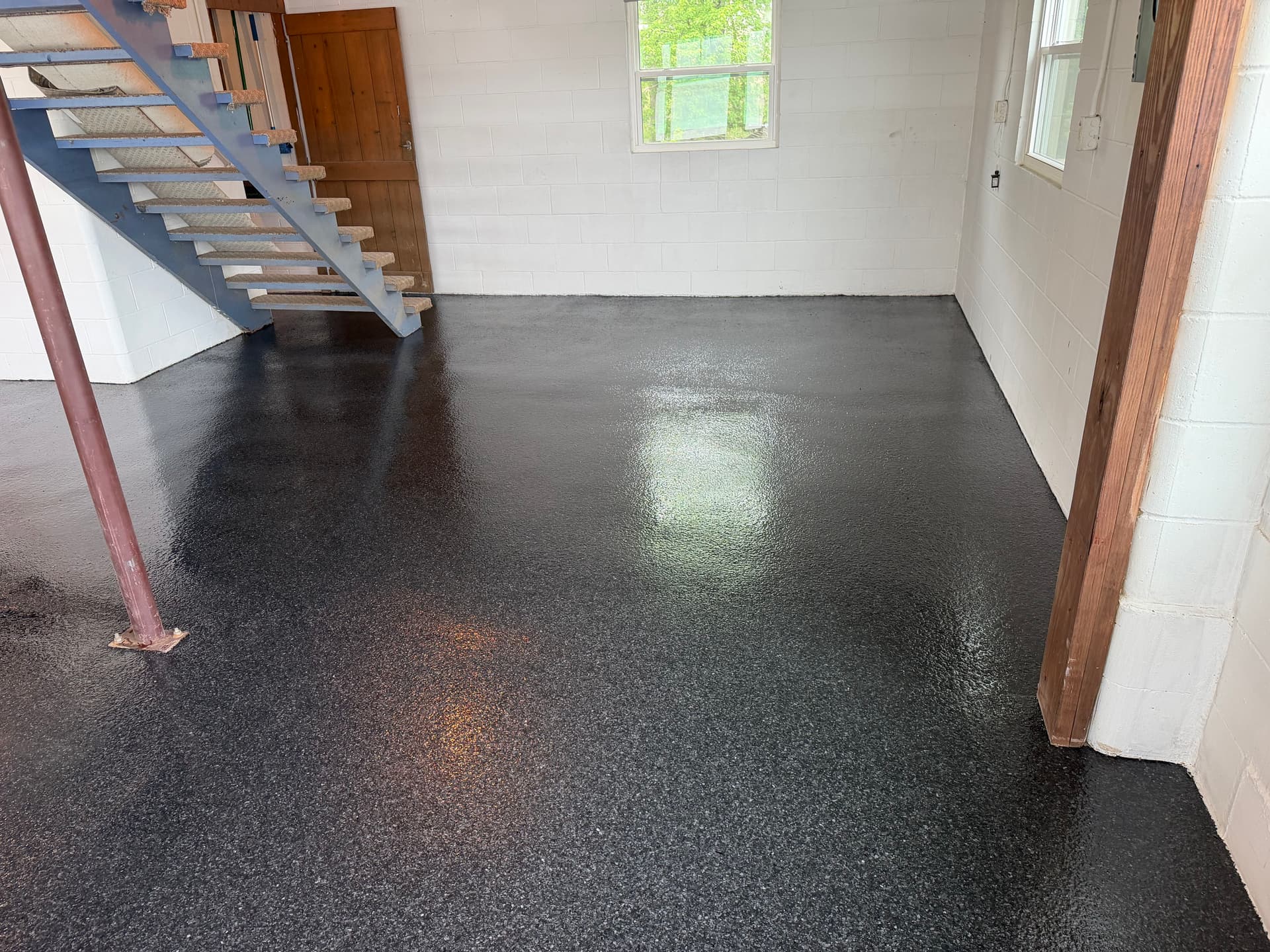 Gallery photos for Carbon Flake Epoxy Floor System Installed at a Lakeside Cabin: Image #4