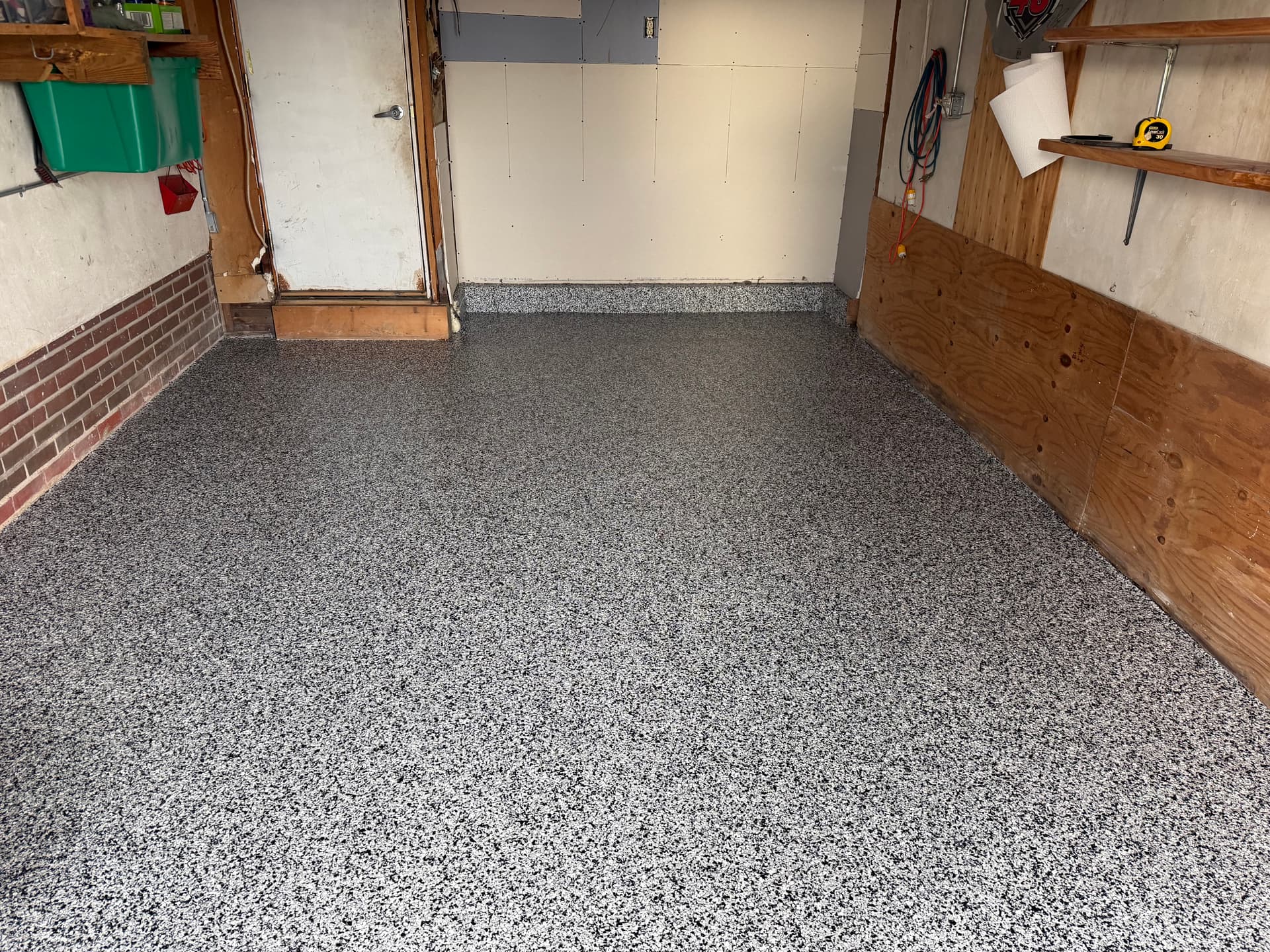 Cracked Garage Floor Gets a Flake System Upgrade in Iowa image