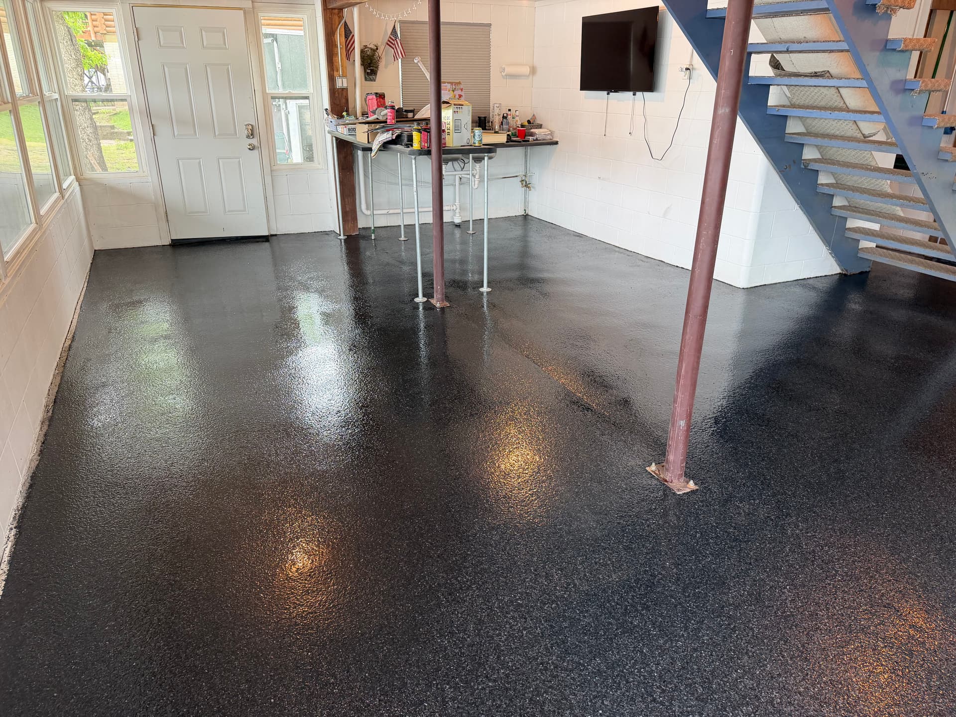 Gallery photos for Carbon Flake Epoxy Floor System Installed at a Lakeside Cabin: Image #5