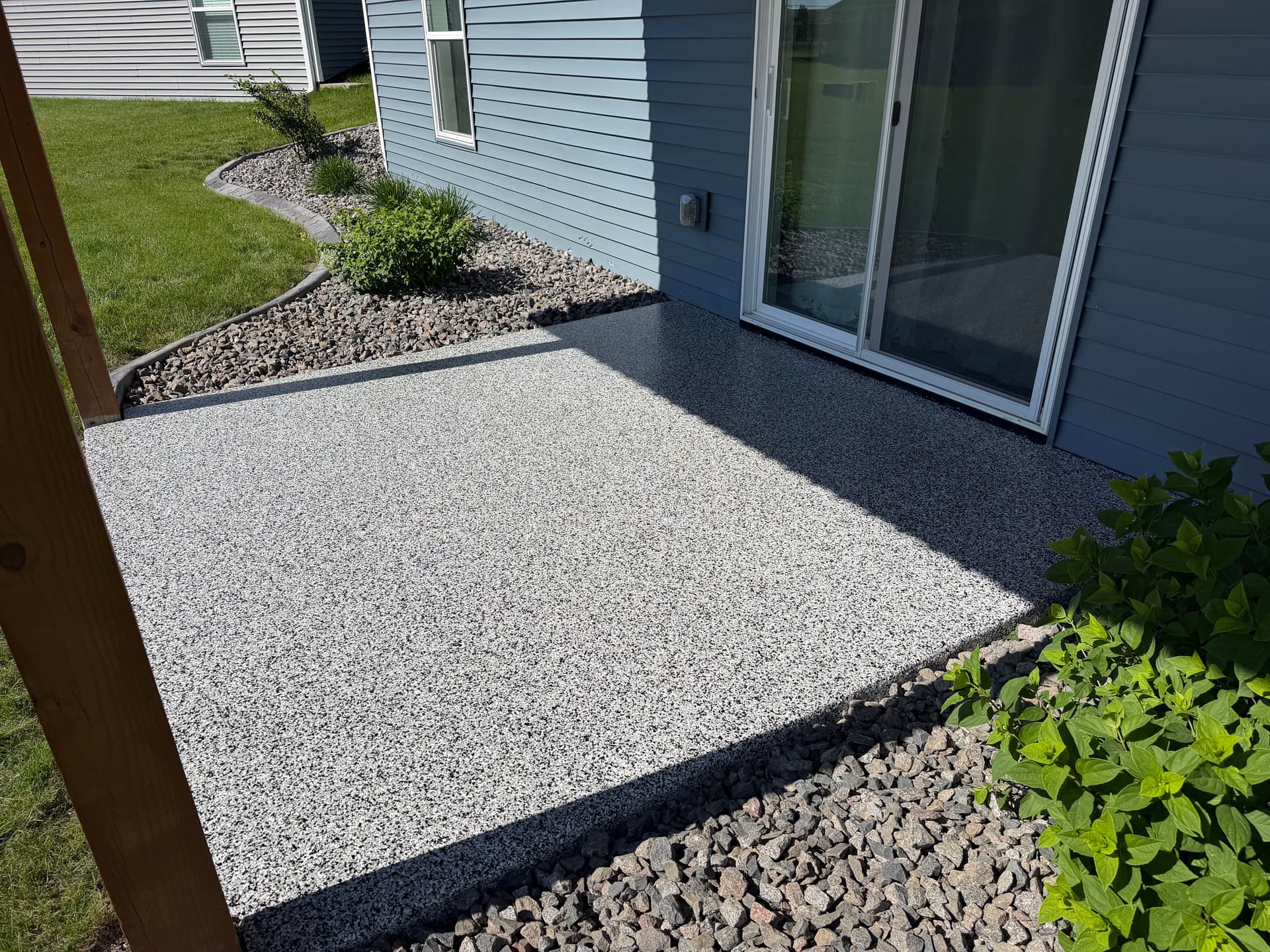 Gallery photos for Porch and Patio Flake Floor System with a Sharp Domino Finish: Image #3