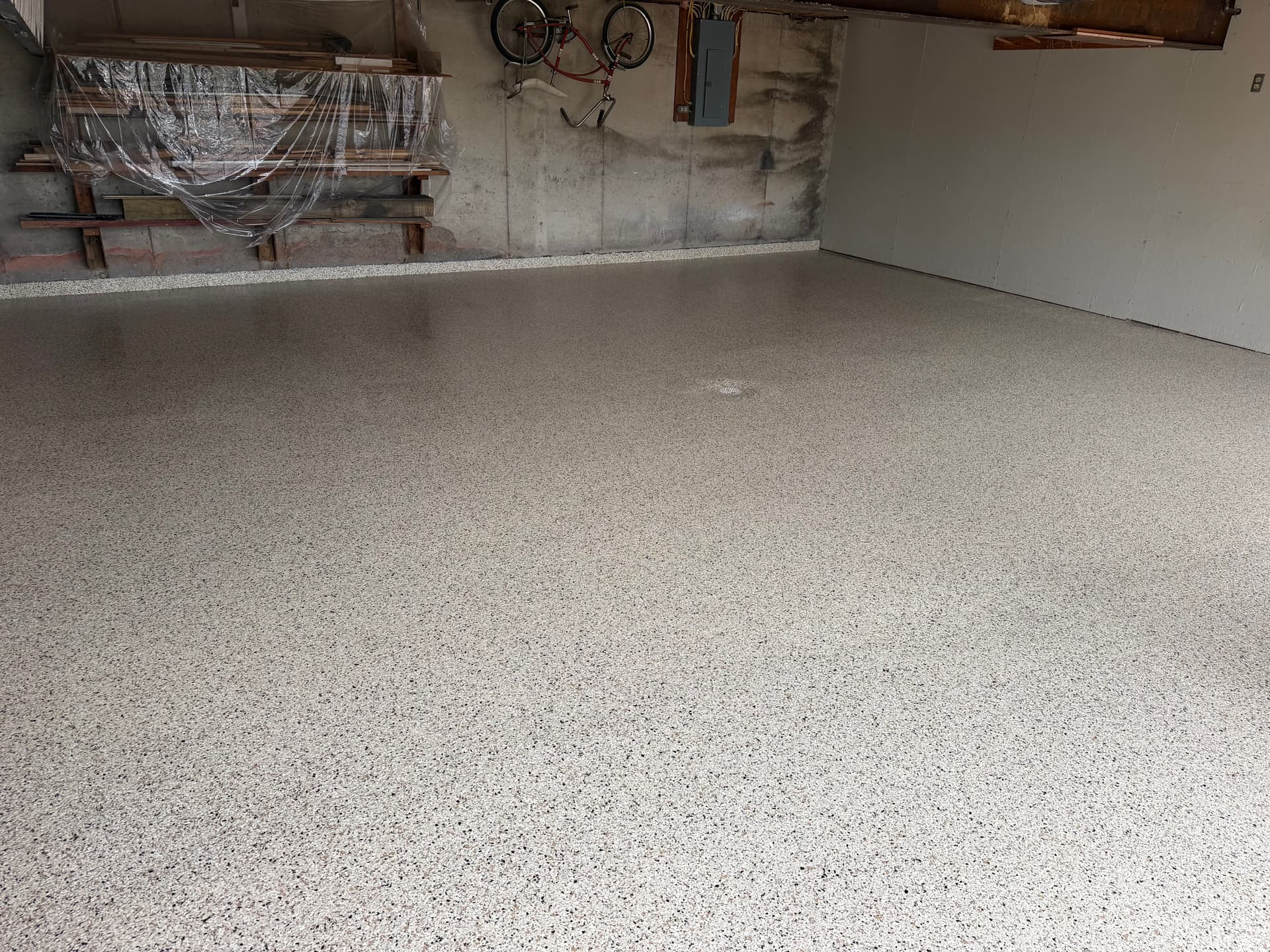 Gallery photos for 2-Stall Garage Gets the Shoreline Flake System Treatment: Image #1