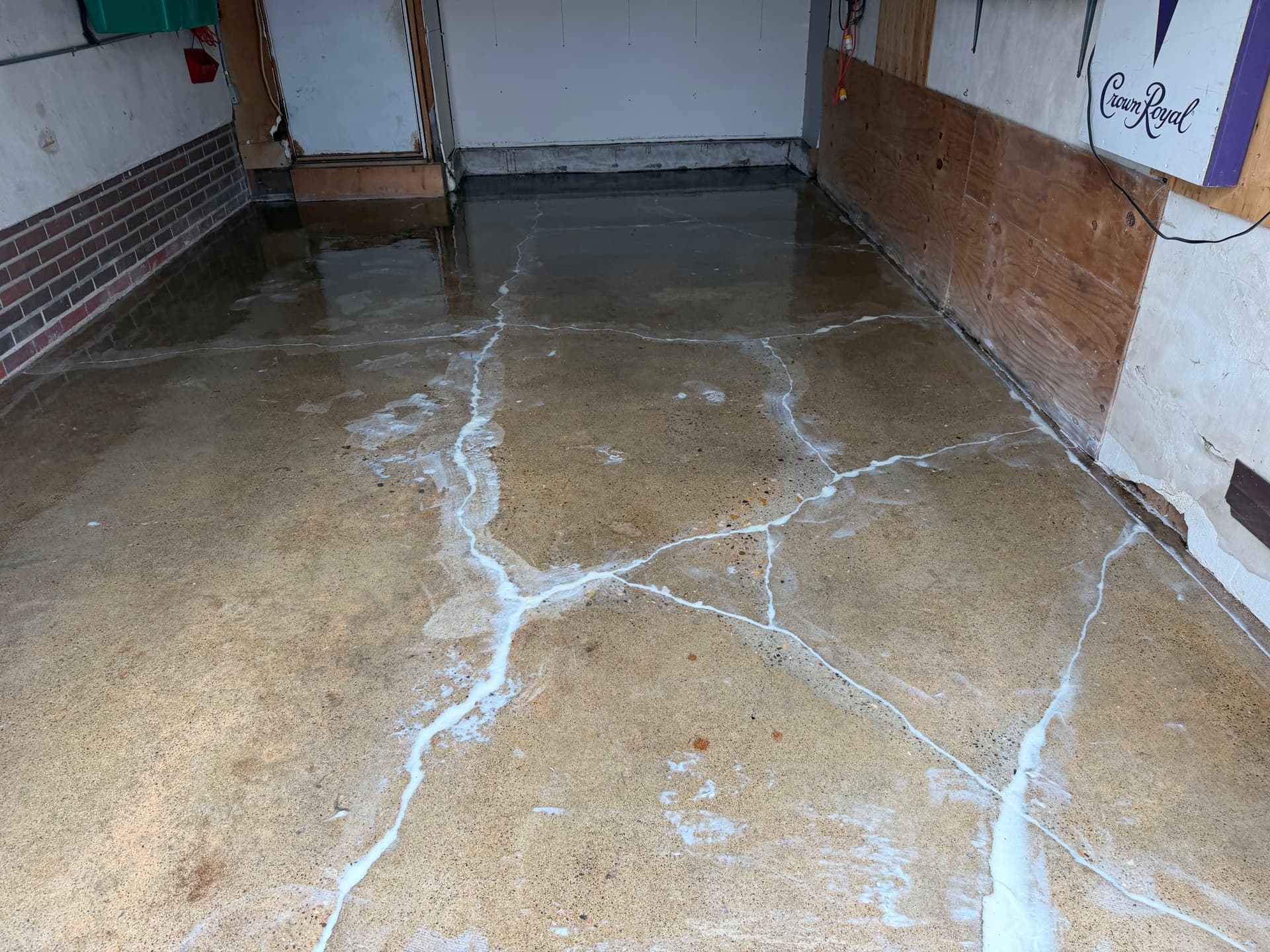 Gallery photos for Cracked Garage Floor Gets a Flake System Upgrade in Iowa: Image #3