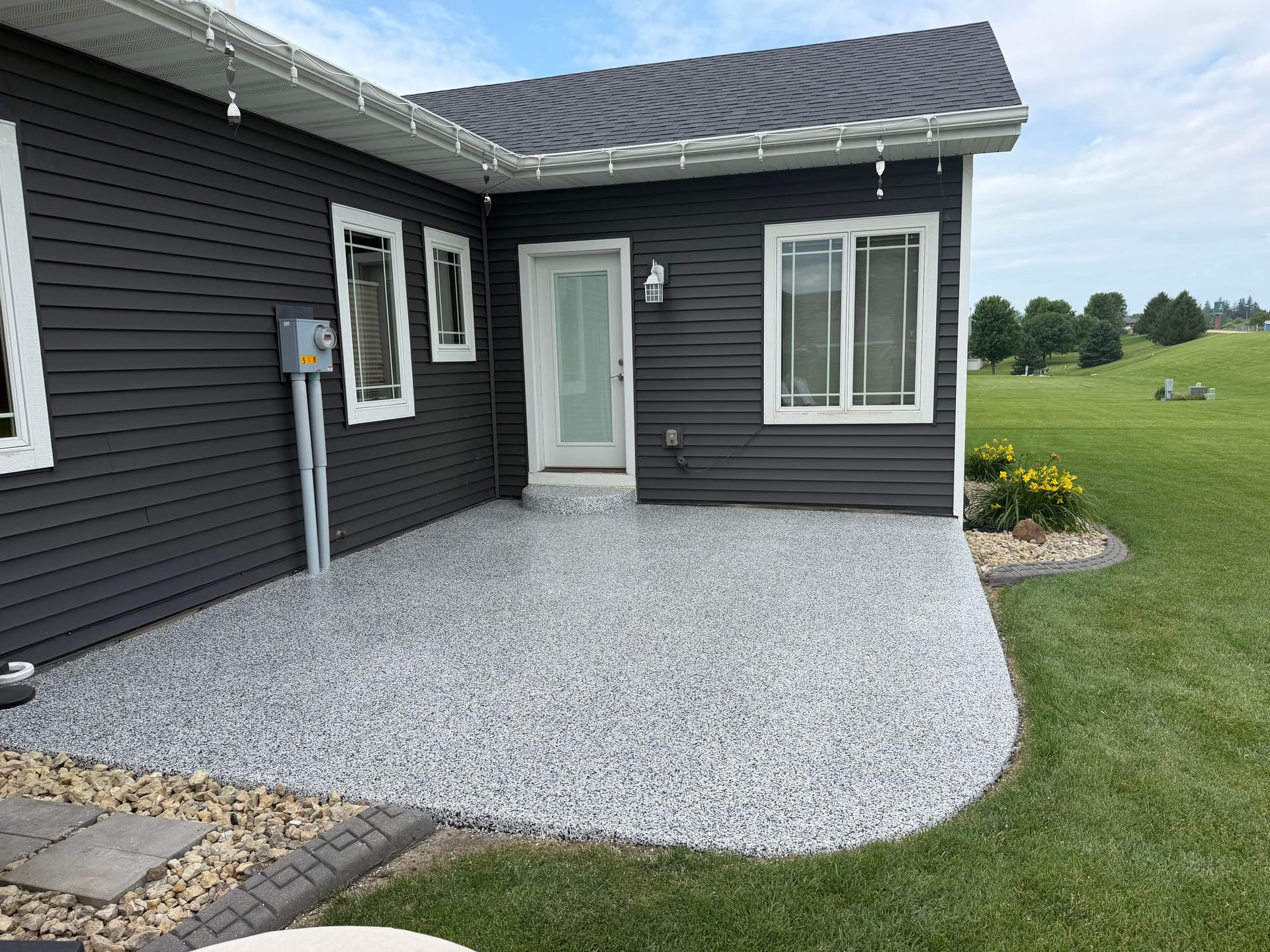 Gallery photos for 3-Stall Garage and Patio Get a Full Flake Floor Upgrade: Image #3