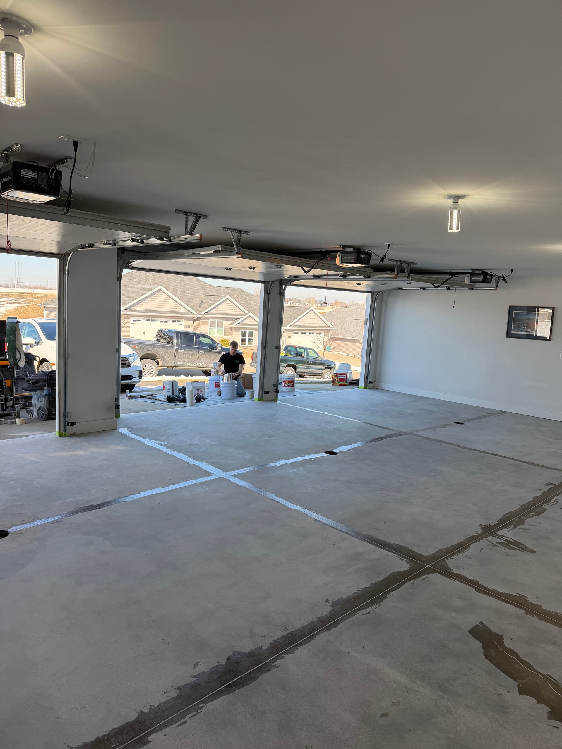 Gallery photos for Stunning 3-Stall Garage Makeover with Flake Floor System: Image #6