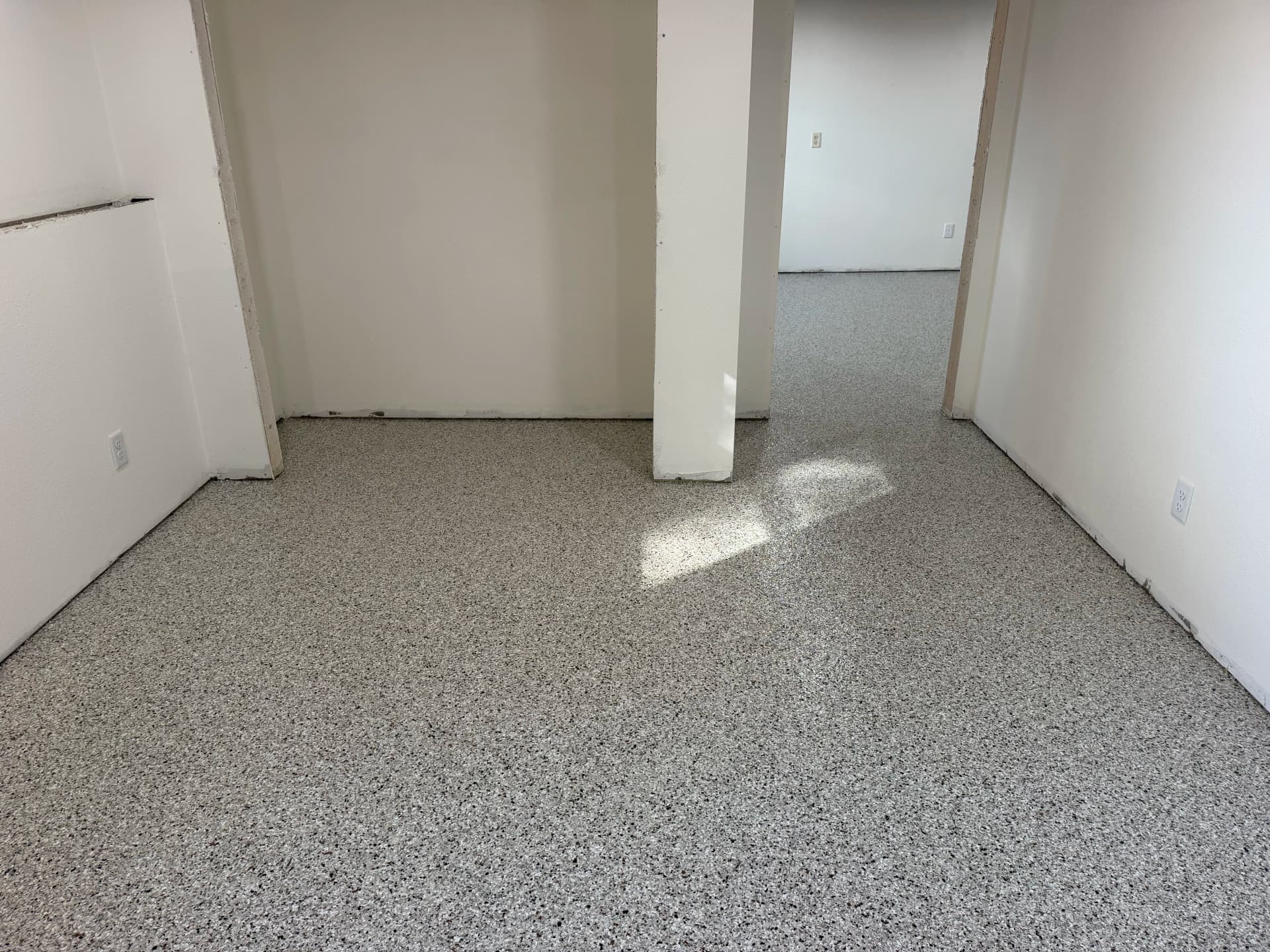 Gallery photos for Coyote Flake Epoxy Floors Laid Across an Entire Basement: Image #2