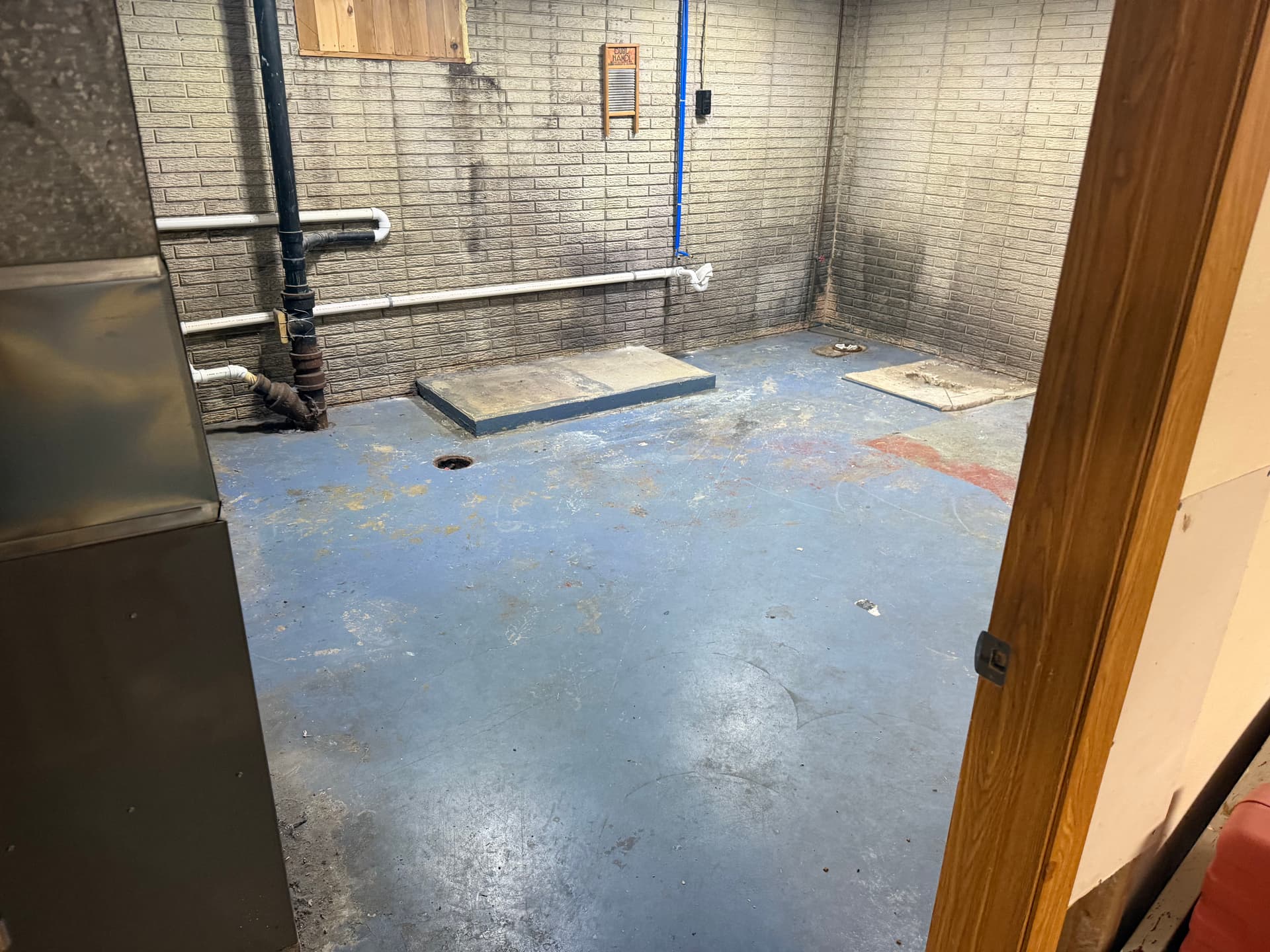 Gallery photos for Epoxy Flake Floors Installed in a Basement and Garage: Image #5
