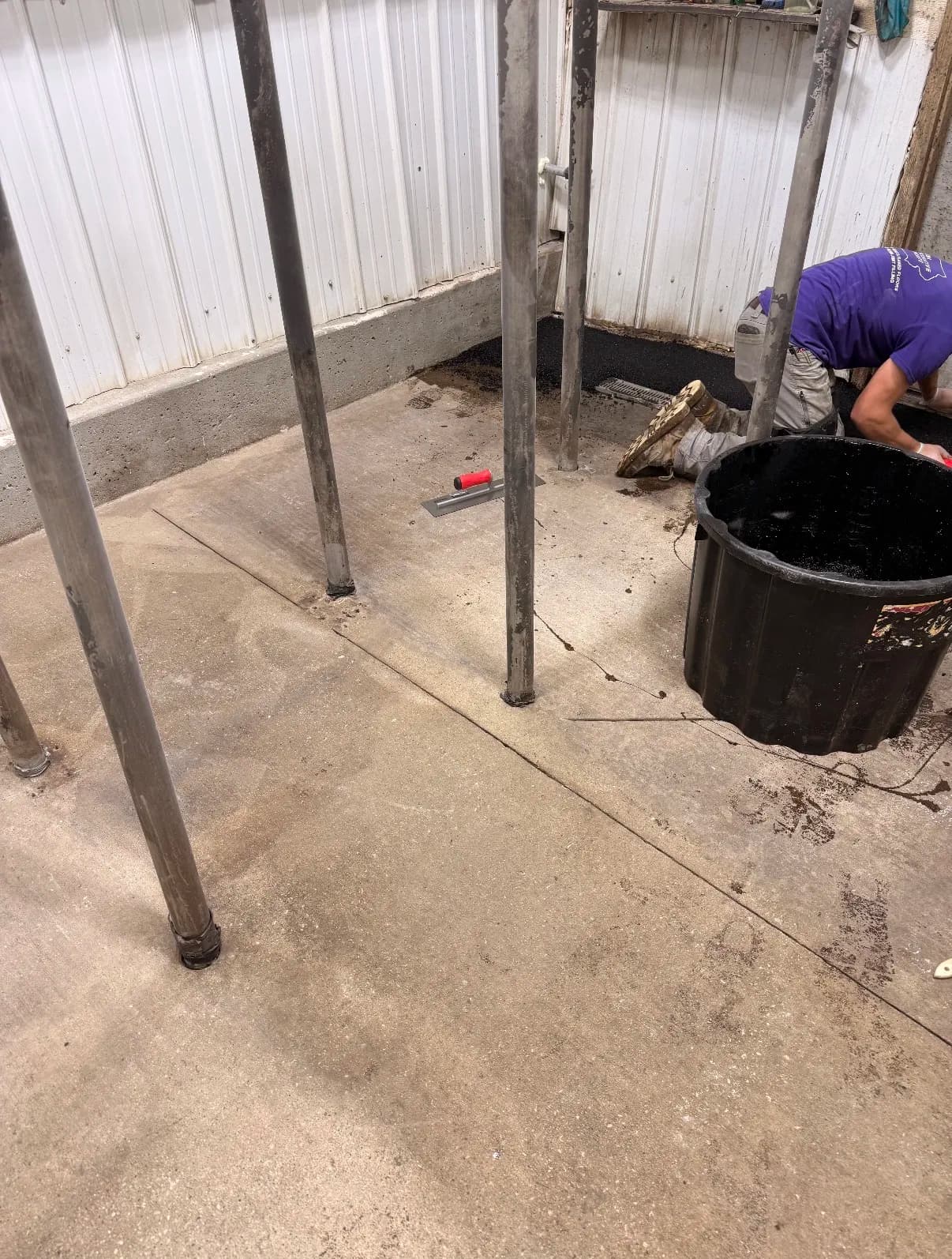 Gallery photos for HoofGrip Rubber Flooring Installed in a Livestock Wash Rack: Image #3