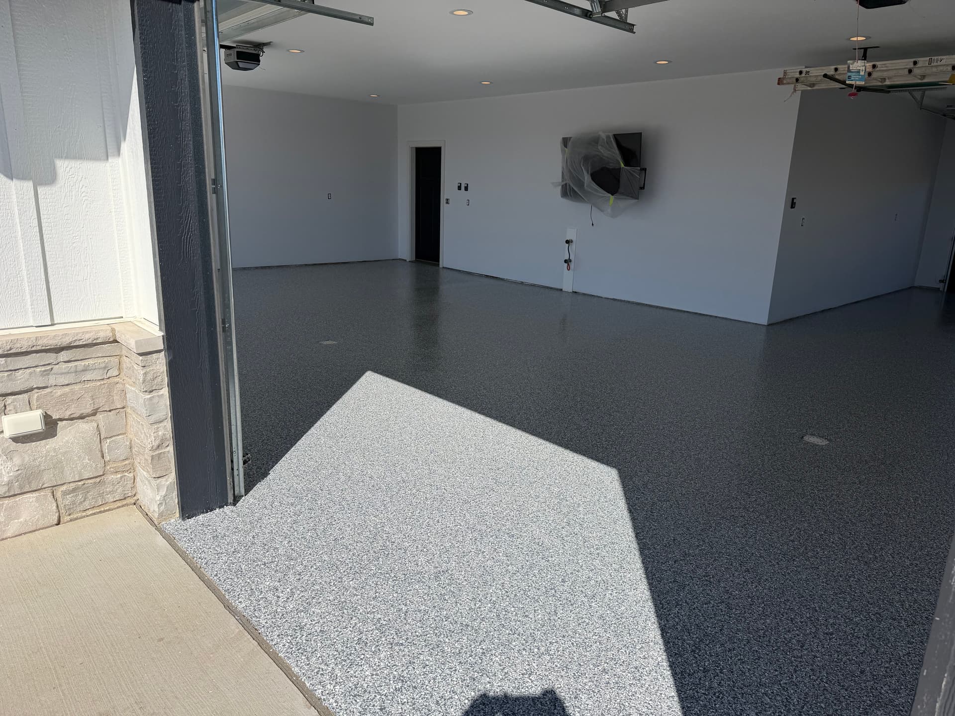 Gallery photos for Stunning Flake Floor System in a Three-Stall Garage Makeover: Image #1