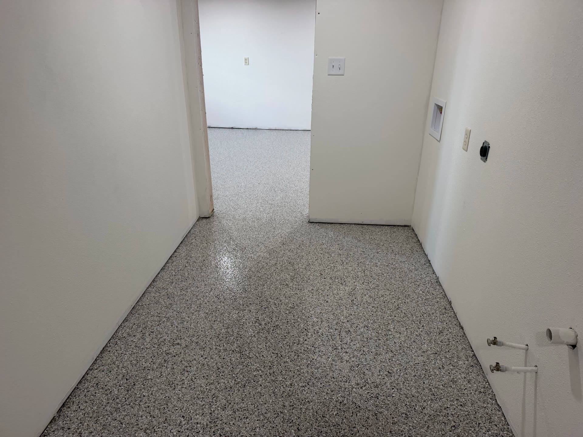 Gallery photos for Coyote Flake Epoxy Floors Laid Across an Entire Basement: Image #3